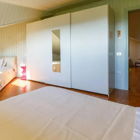 Vakantiehuis Modern With View In Marche Hills Colbordolo