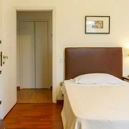 Vakantiehuis Modern With View In Marche Hills *